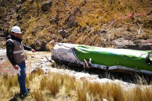 Reportan derrame de combustible por vuelco de camión cisterna en la carretera Central, en Junín. ANDINA/Difusión