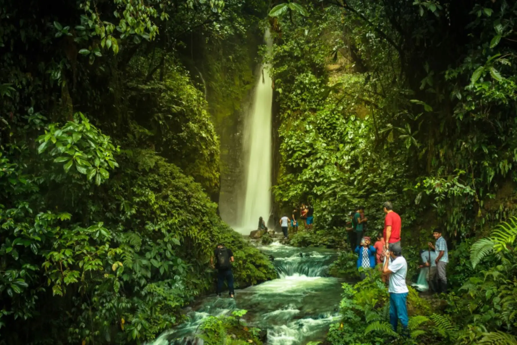 La catarata El Tirol es una catarata de 35 metros de altura y constituye uno de los mayores atractivos turísticos del distrito de San Ramón.