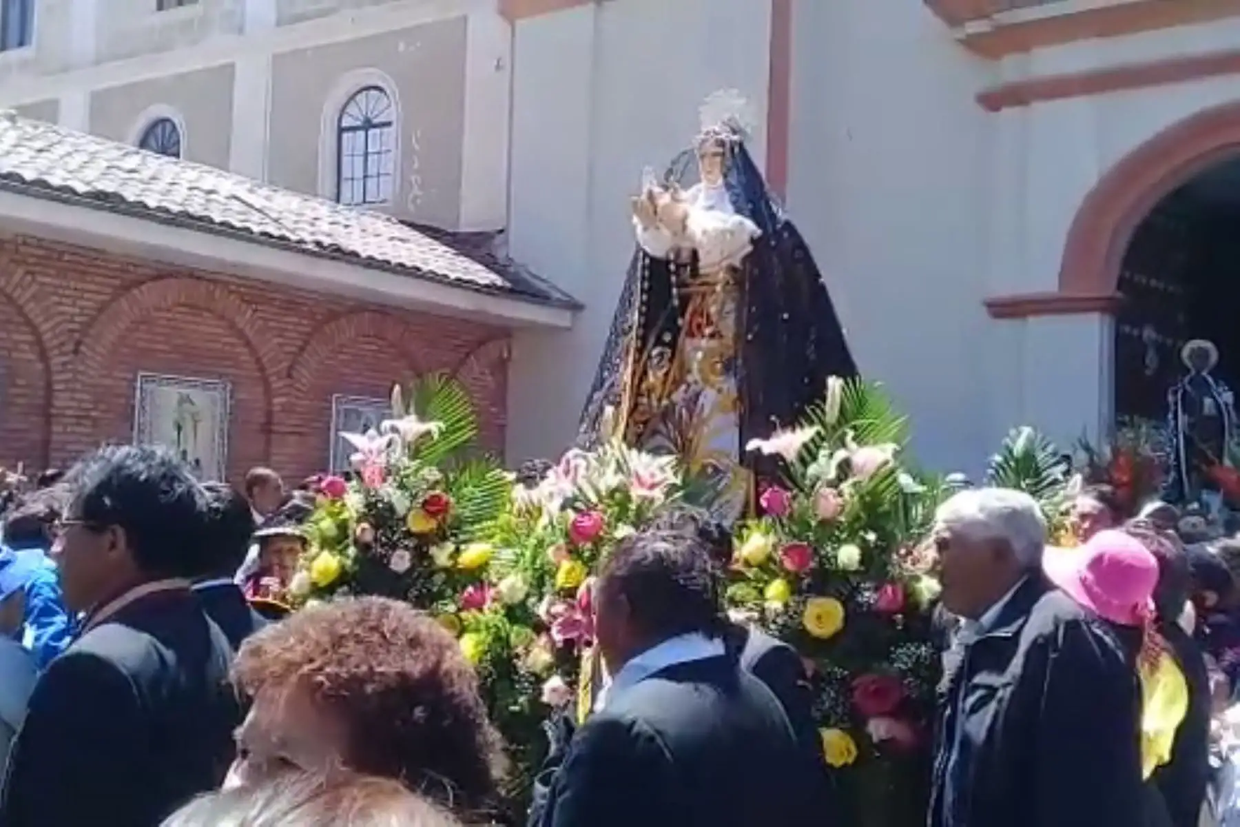 El convento de Ocopa recibe a gran número de fieles de Santa Rosa. ANDINA/Pedro Tinoco