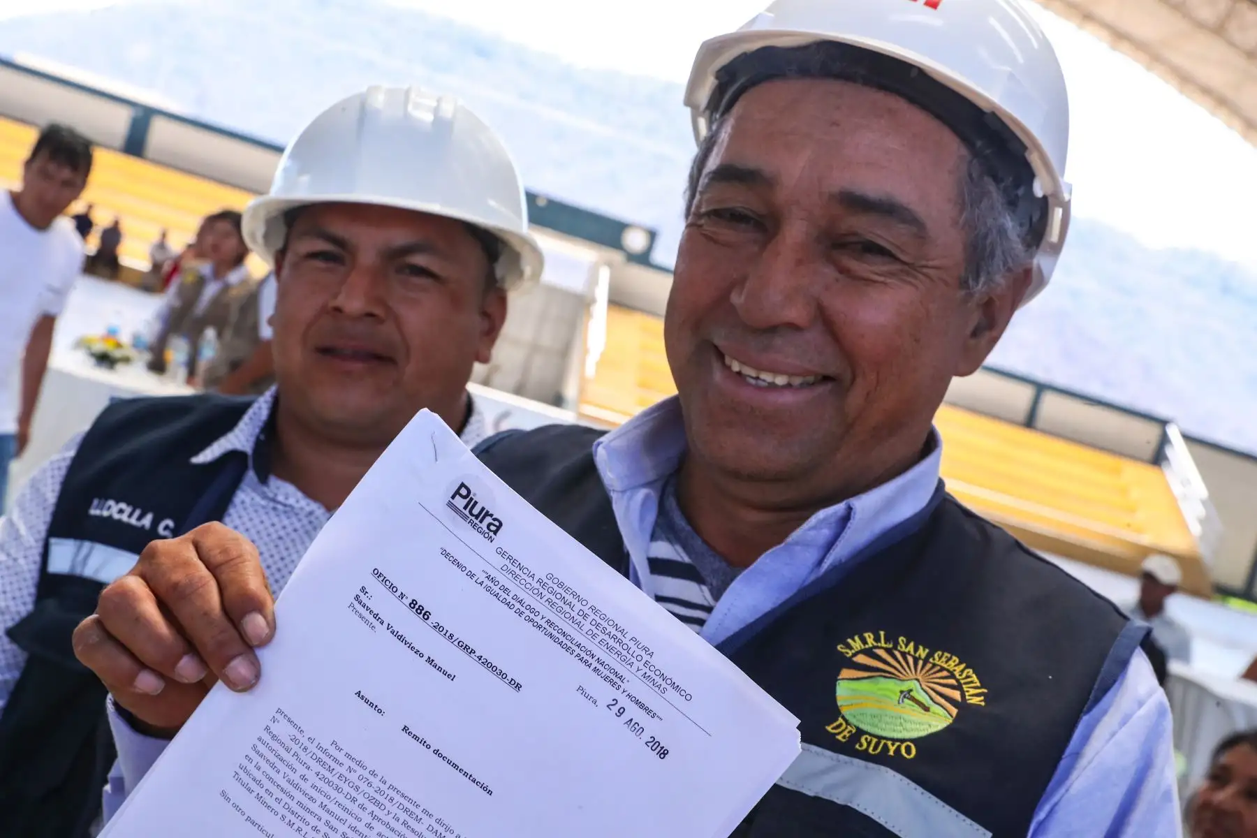 Mineros artesanales recibieron certificados de autorización de inicio de actividades en la localidad de Suyo, Piura. Foto: ANDINA/Minem