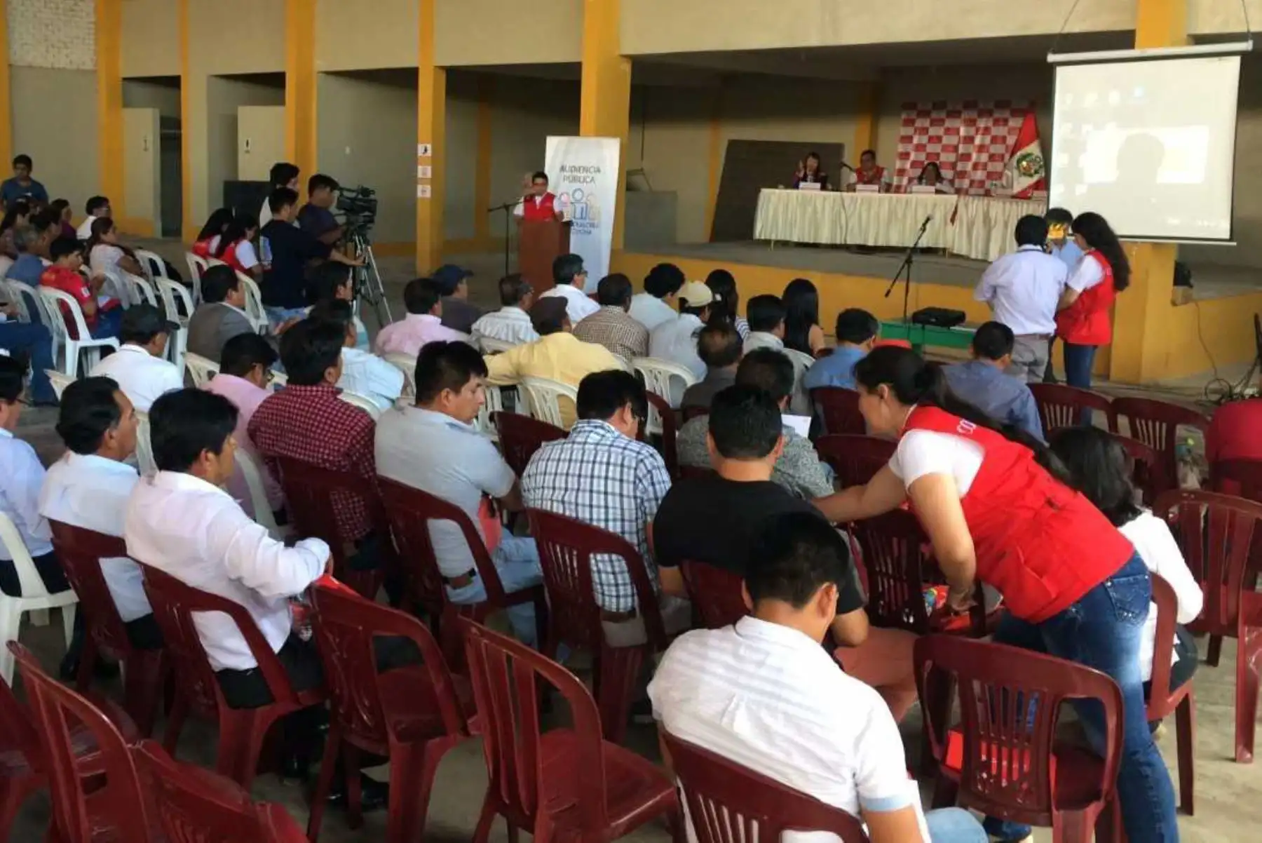 Un total de 2,190 ciudadanos de 25 provincias del país participaron en las Audiencias Públicas Provinciales “La Contraloría Te Escucha”, que tienen el objetivo de crear un espacio de participación ciudadana para orientar e informar de las actividades que desarrolla la institución en el ámbito provincial a fin de cautelar el buen uso de los recursos y bienes públicos.