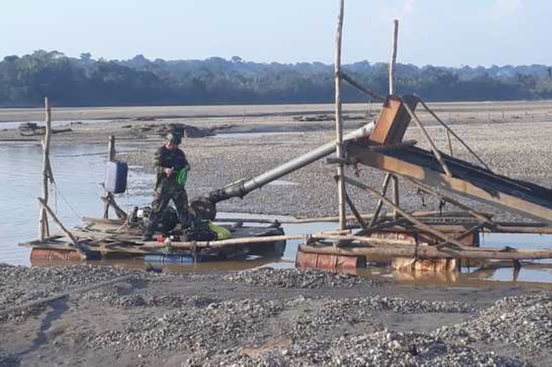 La Policía Nacional del Perú (PNP) destruyó equipos e instrumentos utilizados por mineros, tras un operativo de interdicción ejecutado en sectores de Puerto Arturo y la comunidad de Otilia, en el distrito y provincia de Tambopata, región Madre de Dios.