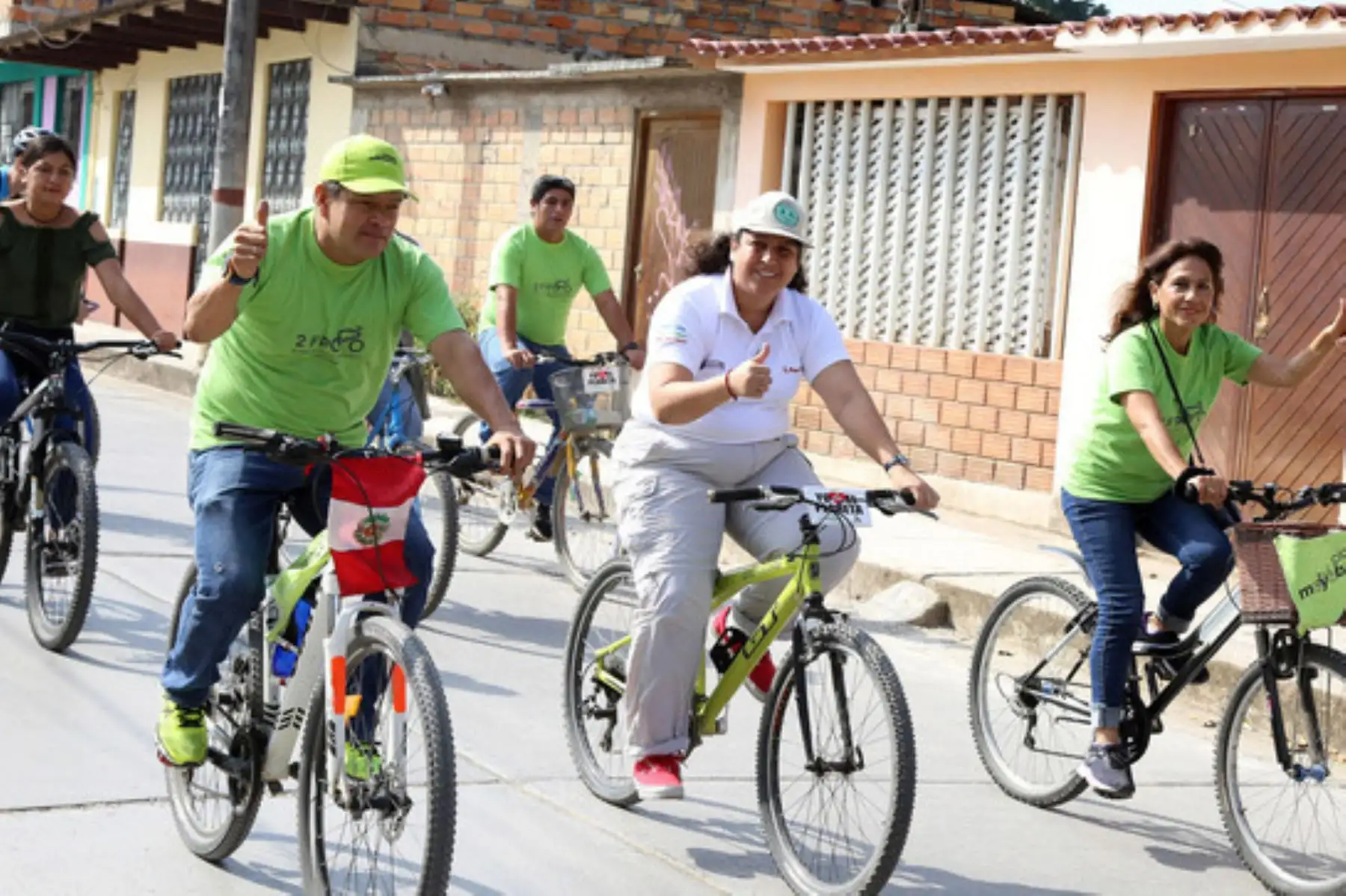 La bicicleta no solo es un medio de transporte alternativo que no genera emisiones, sino también ayuda a mejorar la calidad de vida de las personas que la usan, sostuvo la ministra del Ambiente, Fabiola Muñoz, razón por la cual exhortó a los gobiernos regionales y locales a implementar políticas públicas en esta materia para beneficio de la población.