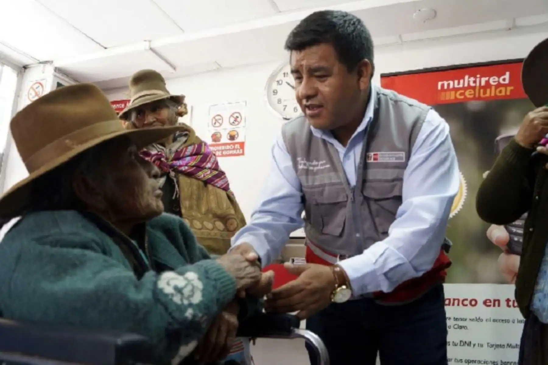 A fin de verificar el servicio de pago que reciben los usuarios y usuarias, el director ejecutivo del Programa Nacional de Asistencia Solidaria Pensión 65 del Ministerio de Desarrollo e Inclusión Social (Midis), Julio Mendigure Fernández, supervisó los puntos situados en diversos distritos de la región Cusco.