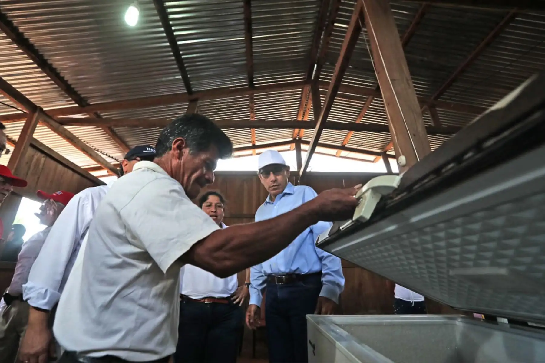 El presidente Martin Vizcarra inspeccionó zonas donde se construirá la carretera San Lorenzo (Tahuamanu) - Alto Perú en Madre de Dios, proyecto vial que permitirá conectar la selva peruana y boliviana.Foto: ANDINA/Prensa Presidencia