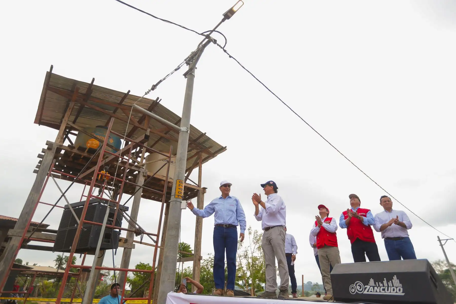 El presidente Martin Vizcarra inaguro Sistema de Electrificación de ocho localidades del distrito de Tahuamanu, en Madre de Dios.Foto: ANDINA/Prensa Presidencia