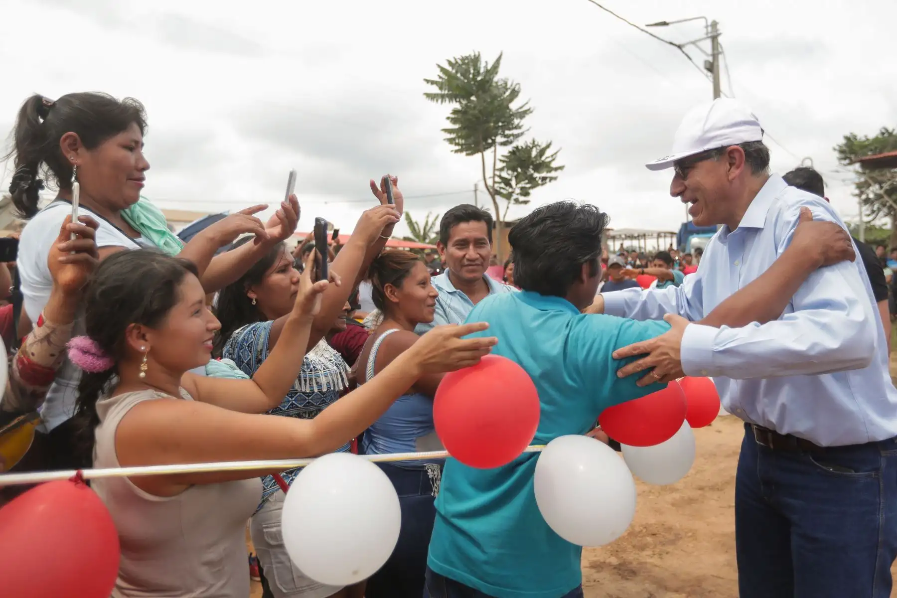 El presidente Martin Vizcarra inaguro Sistema de Electrificación de ocho localidades del distrito de Tahuamanu, en Madre de Dios.Foto: ANDINA/Prensa Presidencia