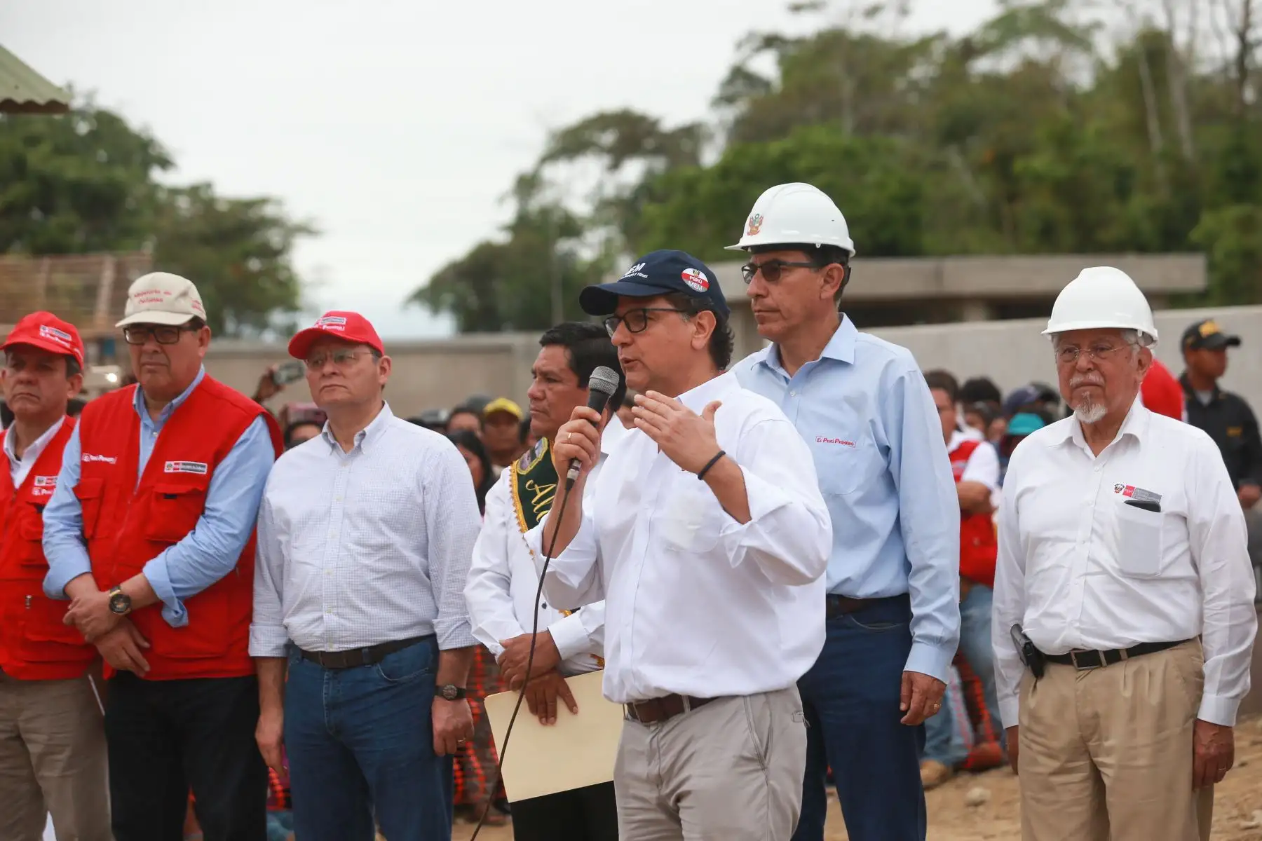 Jefe de Estado Martin Vizcarra inspeccionó las obras del proyecto de “Mejoramiento del Servicio de Agua Potable y Saneamiento del distrito de Laberinto” en la localidad de Puerto Rosario – Tambopata.Foto:ANDINA/Prensa Presidencia