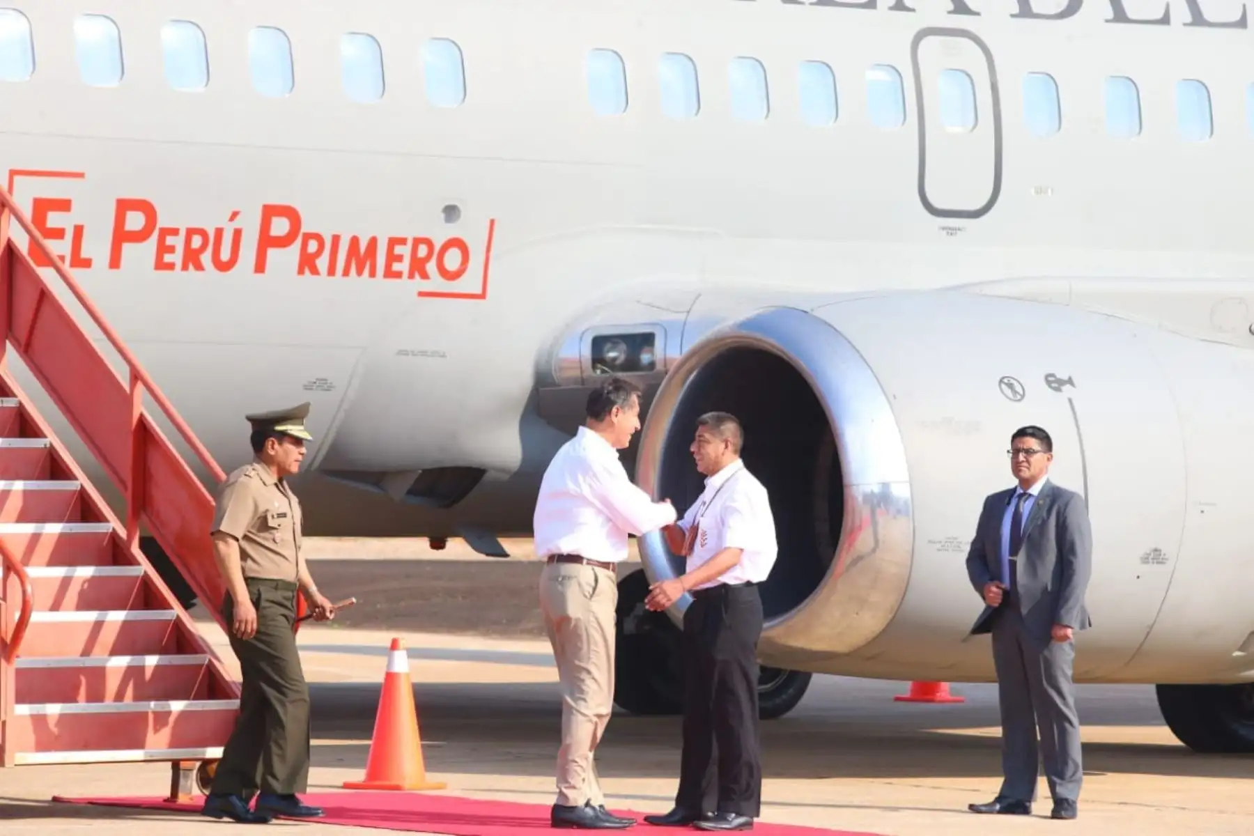 El presidente de la República, Martín Vizcarra, llegó esta mañana a la ciudad de Cobija para asistir al IV Gabinete Binacional con Bolivia. Foto: ANDINA/Prensa Presidencia