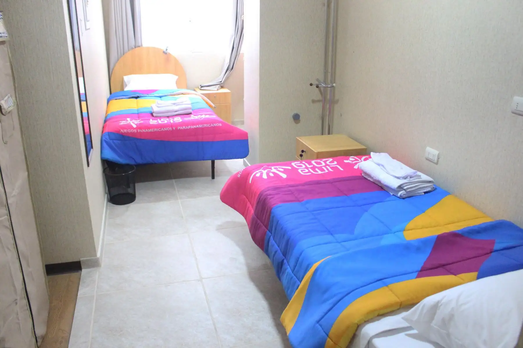 Son 1096 departamentos que cuentan con tres dormitorios, sala, comedor, cocina y dos baños. Son ocho departamentos por piso y cuatro ascensores por edificio, con capacidad para 18 personas. Foto:ANDINA/Difusión