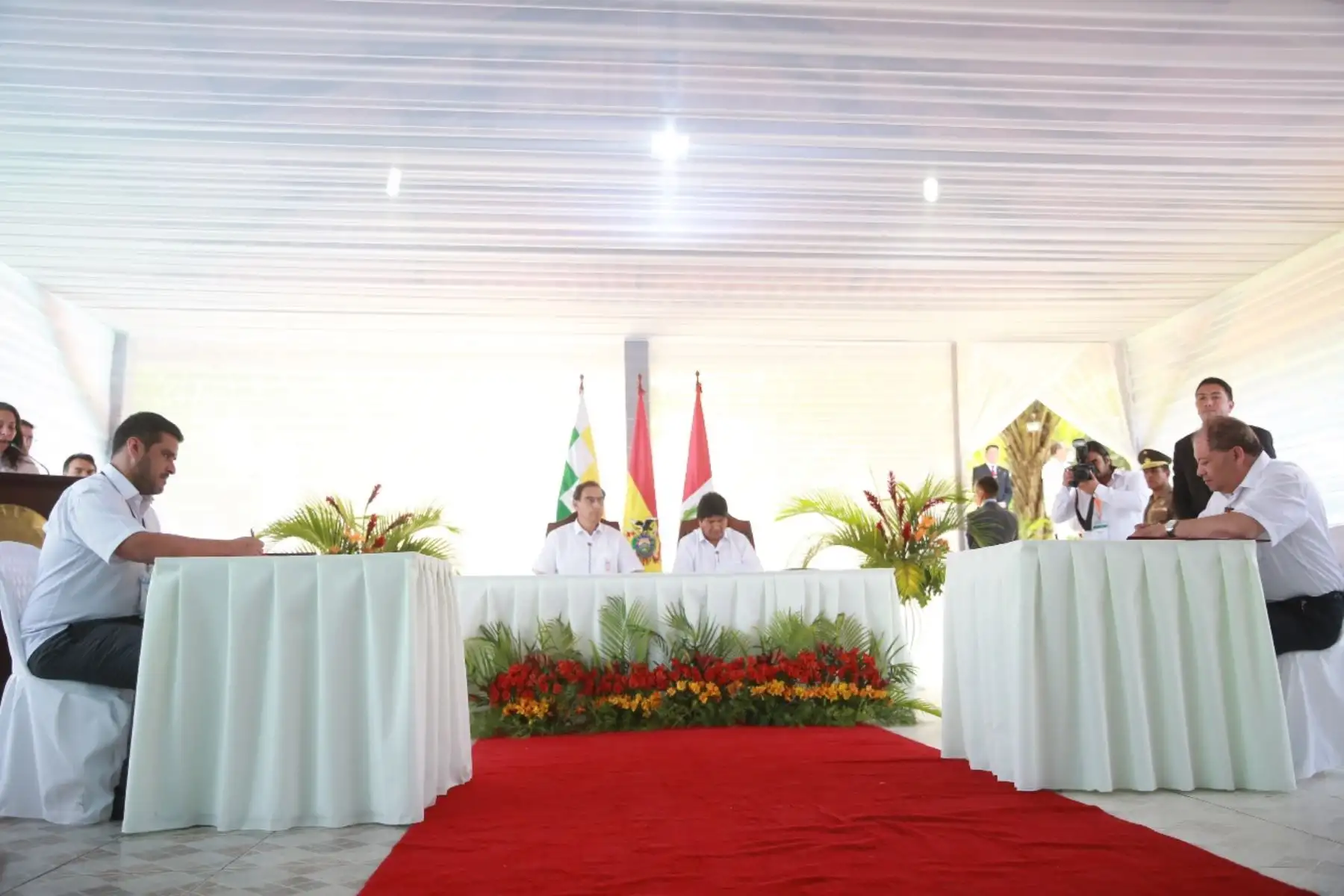 El presidente, Martín Vizcarra y su homólogo boliviano, Evo Morales, participan en la ceremonia de suscripción de la declaración conjunta de documentos Bilaterales tras el Encuentro Presidencial y IV Gabinete Ministerial Binacional Perú-Bolivia. Foto: ANDINA/Prensa Presidencia.