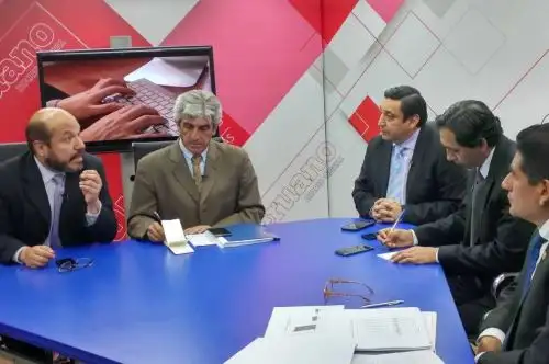 Investigador principal de GRADE, Hugo Ñopo (izquierda) en Andina Canal Online. Foto: Andina.