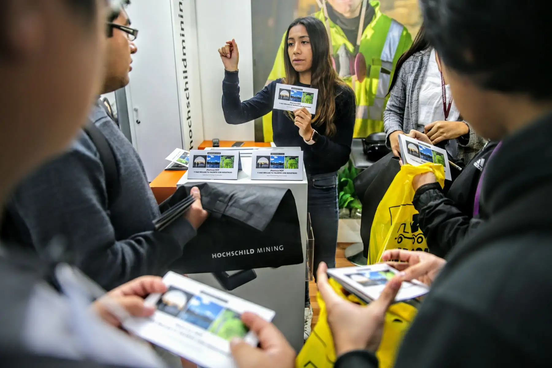 En la explanada del Centro de Tecnologías de Información y Comunicaciones de la UNI se desarrolla feria laboral en la que se ofertarán mas de mil puestos de trabajo y programas de práctica. Foto: ANDINA/Luis Iparraguirre