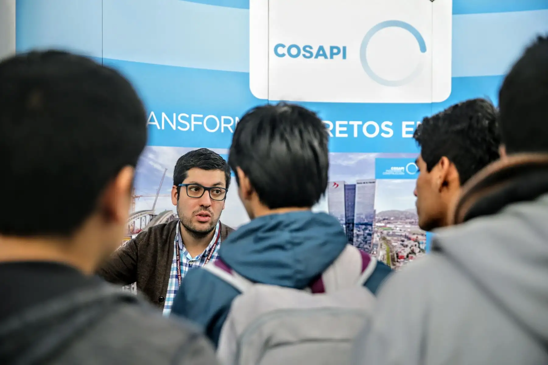 En la explanada del Centro de Tecnologías de Información y Comunicaciones de la UNI se desarrolla feria laboral en la que se ofertarán mas de mil puestos de trabajo y programas de práctica. Foto: ANDINA/Luis Iparraguirre