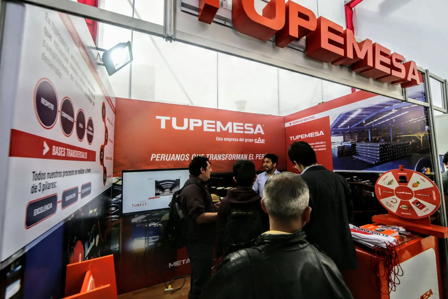 En la explanada del Centro de Tecnologías de Información y Comunicaciones de la UNI se desarrolla feria laboral en la que se ofertarán mas de mil puestos de trabajo y programas de práctica. Foto: ANDINA/Luis Iparraguirre