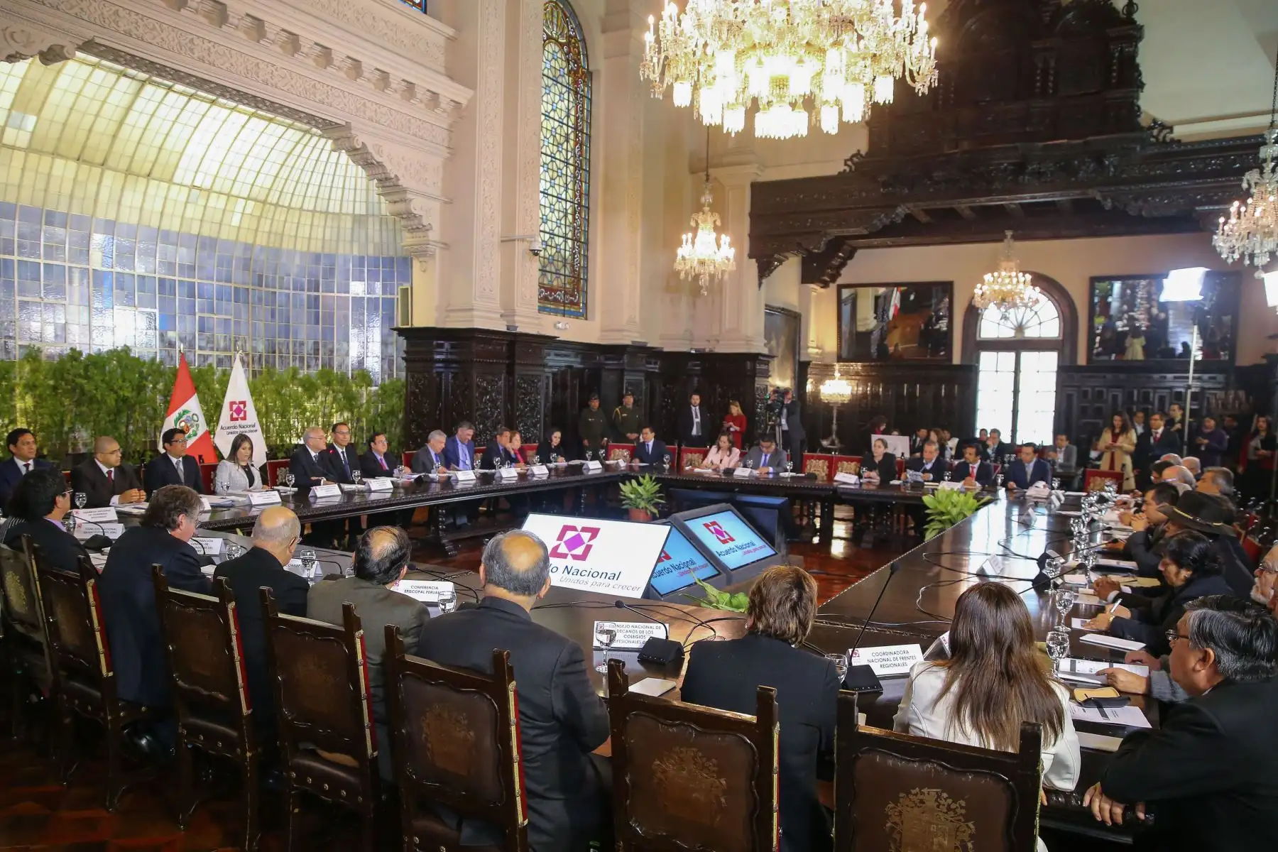 Presidente de la República, Martin Vizcarra, lidera la reunión del Acuerdo Nacional sobre la Reforma Política y del Sistema de Justicia. Foto: ANDINA/Prensa Presidencia