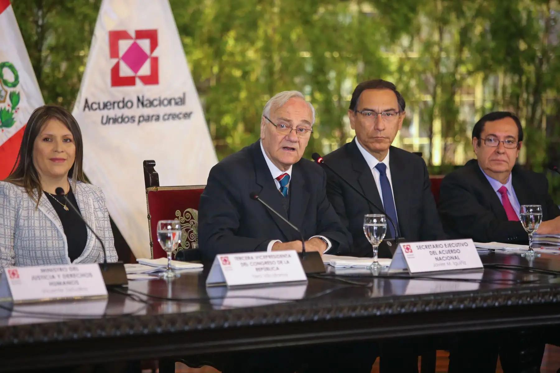 Presidente de la República, Martin Vizcarra, lidera la reunión del Acuerdo Nacional sobre la Reforma Política y del Sistema de Justicia. Foto: ANDINA/Prensa Presidencia