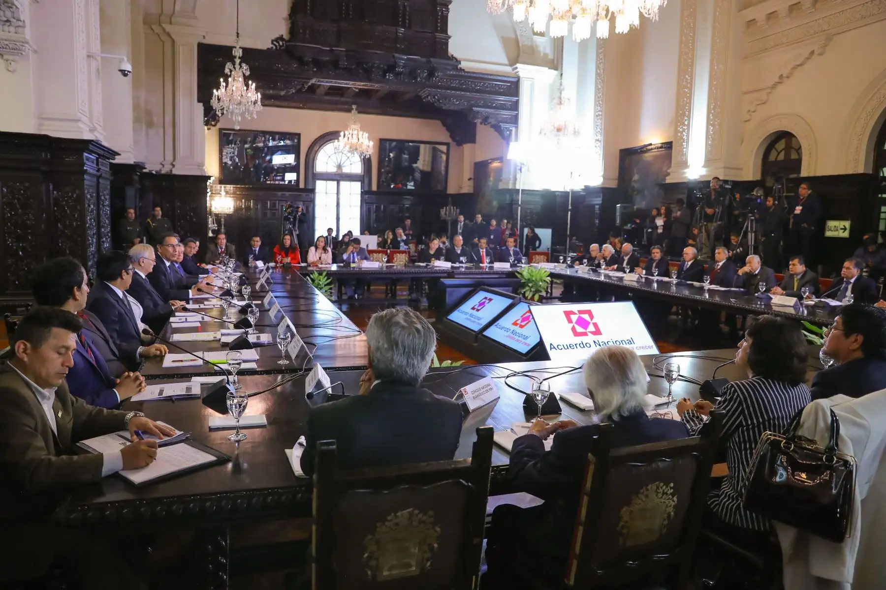 Presidente de la República, Martin Vizcarra, lidera la reunión del Acuerdo Nacional sobre la Reforma Política y del Sistema de Justicia. Foto: ANDINA/Prensa Presidencia