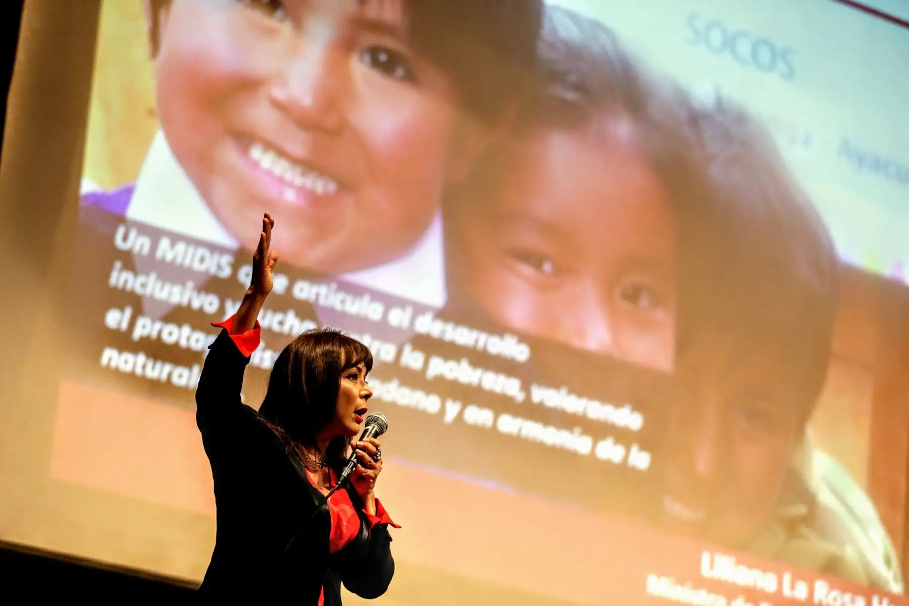 Ministra de Desarrollo e Inclusión Social, Liliana La Rosa, junto con autoridades de la UNI, reciben a los primeros puestos del último examen de admisión. Foto: ANDINA/Luis Iparraguirre