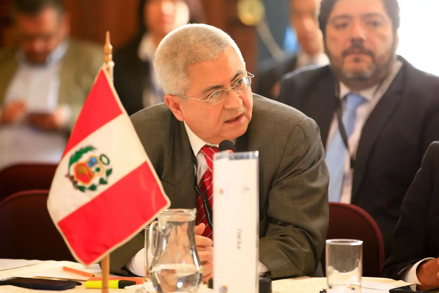 El Director General de Comunidades Peruanas en el Exterior y Asuntos Consulares, César Enrique Bustamante, en Quito Foto:EFE