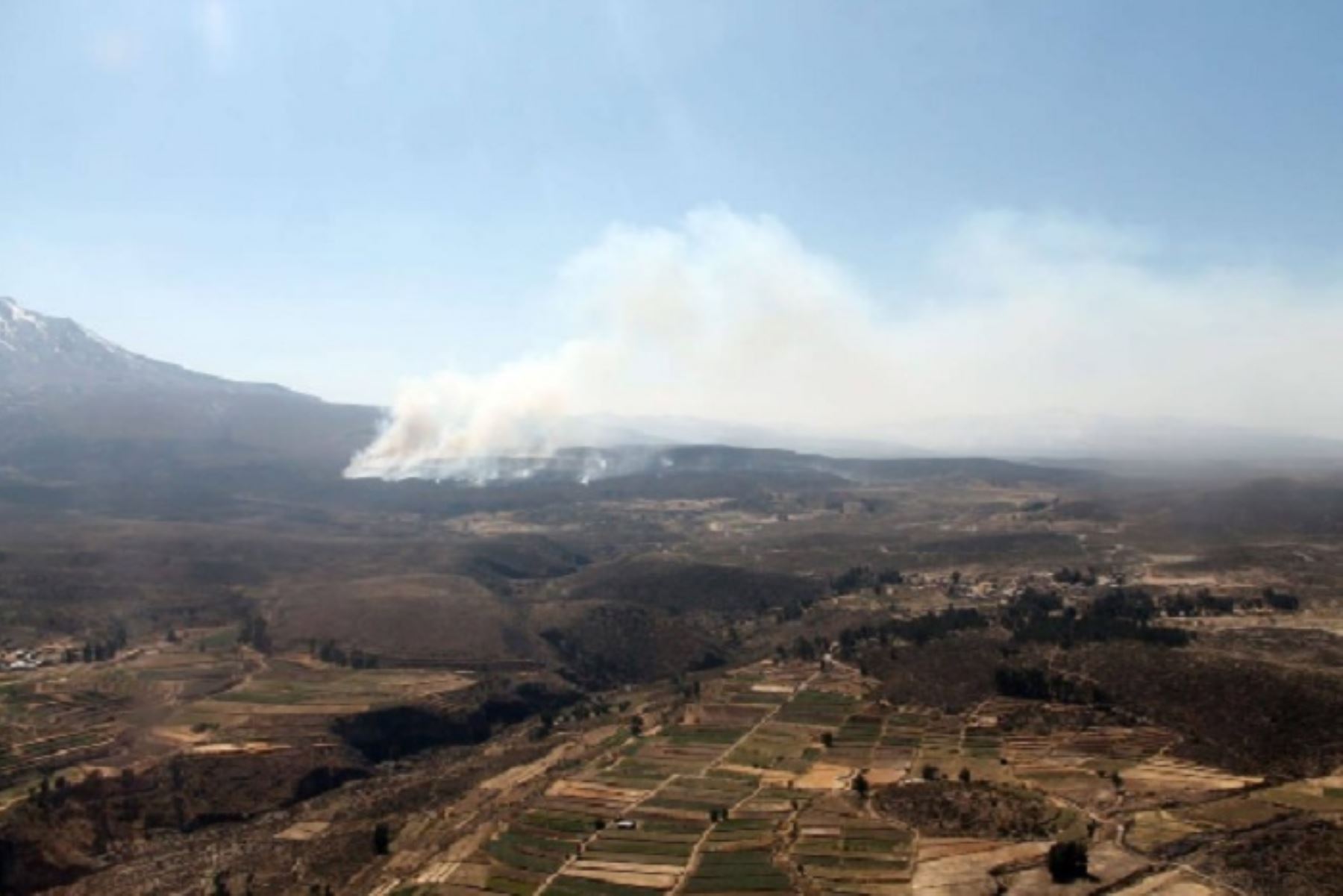 Un avión de la Fuerza Aérea del Perú partió de Lima rumbo a Cusco para trasladar a 30 bomberos especialistas en incendio forestal al distrito de Polobaya, en la provincia y región Arequipa, para contribuir a extinguir el fuego que afecta los sectores Totorani,  Agua Buena y Pichu Pïchu.