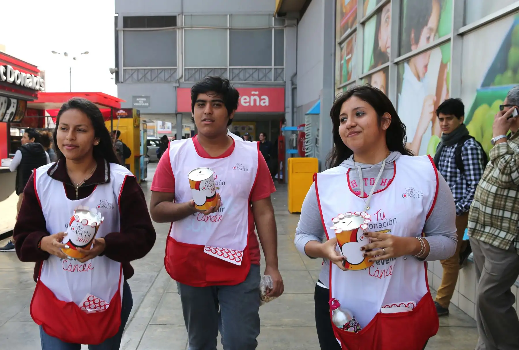 La Colecta contará con la participación de más de 10 mil voluntarios, quienes estarán identificados con chalecos y credenciales en Lima Metropolitana, Callao y en las 16 provincias.Foto: ANDINA/Norman Córdova