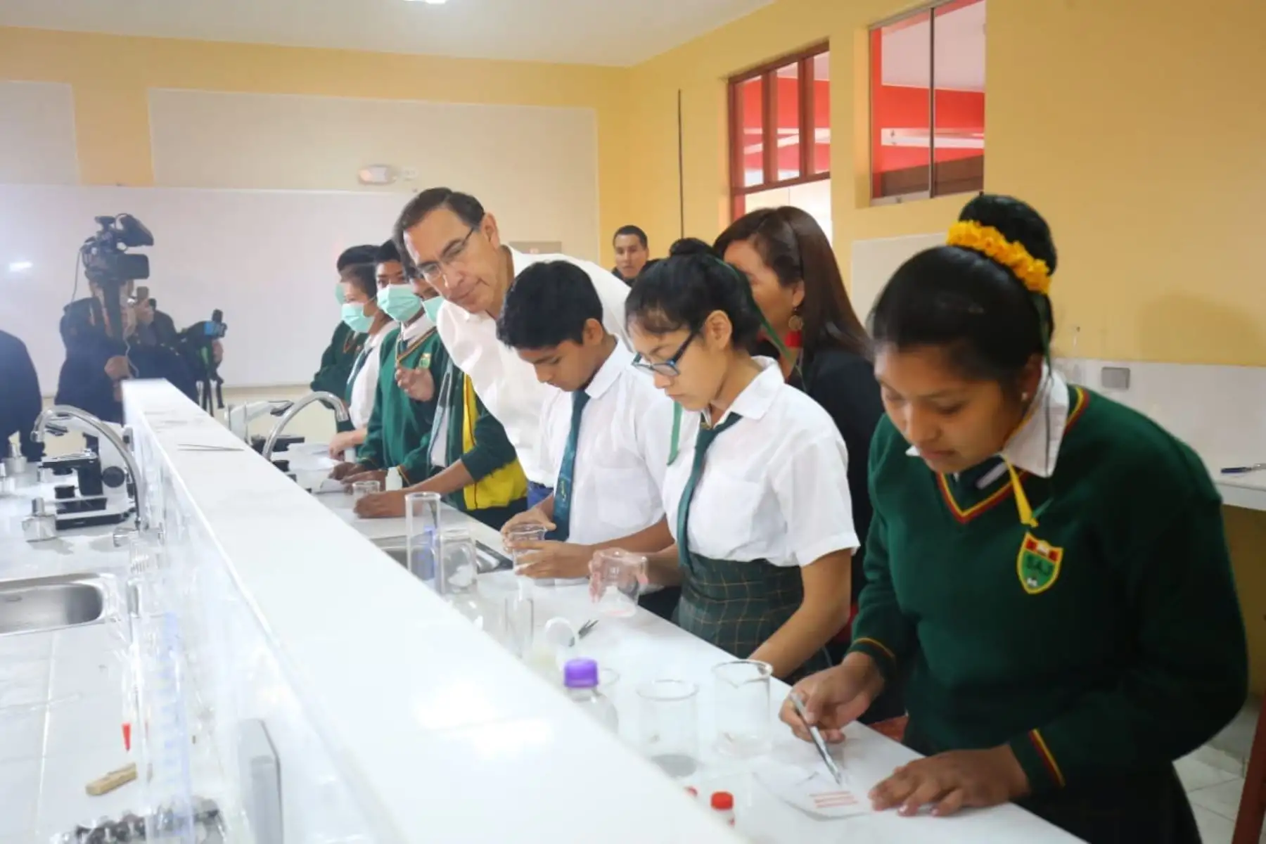 El Presidente de la República, Martín Vizcarra, y el ministro Daniel Alfaro inauguran  el moderno local de la IE San Antonio de Jicamarca, provincia de HuarochirÍ. Foto: ANDINA/Prensa Presidencia
