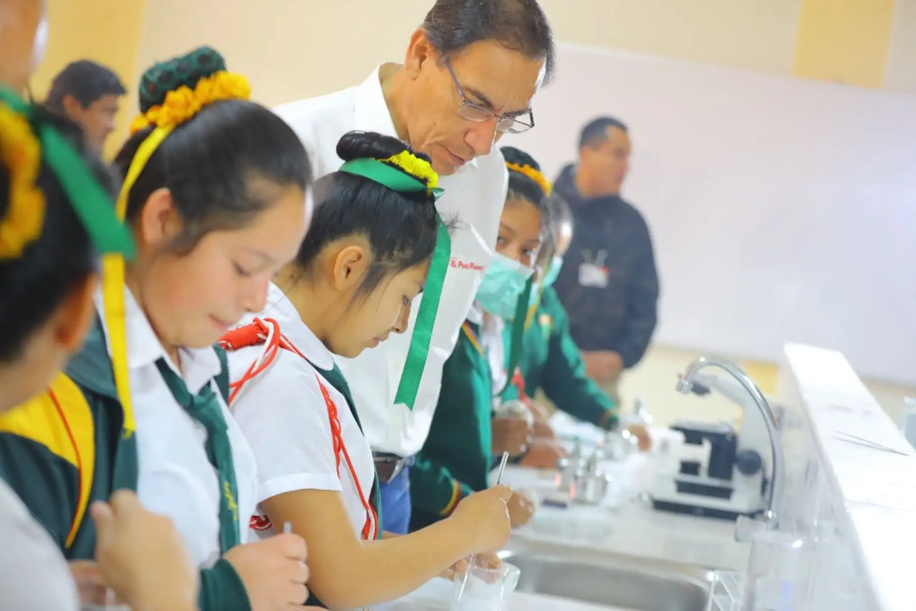 El Presidente de la República, Martín Vizcarra, y el ministro Daniel Alfaro inauguran  el moderno local de la IE San Antonio de Jicamarca, provincia de HuarochirÍ. Foto: ANDINA/Prensa Presidencia