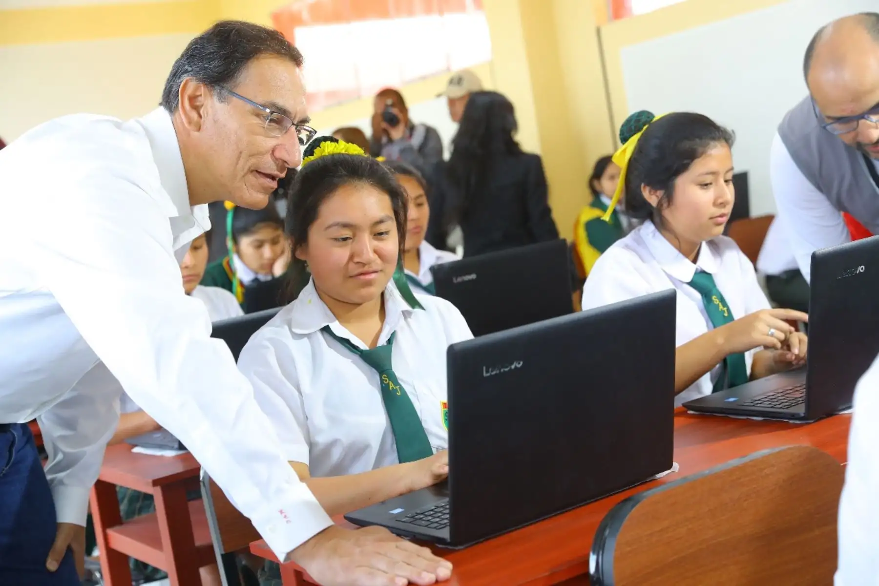 El Presidente de la República, Martín Vizcarra, y el ministro Daniel Alfaro inauguran  el moderno local de la IE San Antonio de Jicamarca, provincia de HuarochirÍ. Foto: ANDINA/Prensa Presidencia