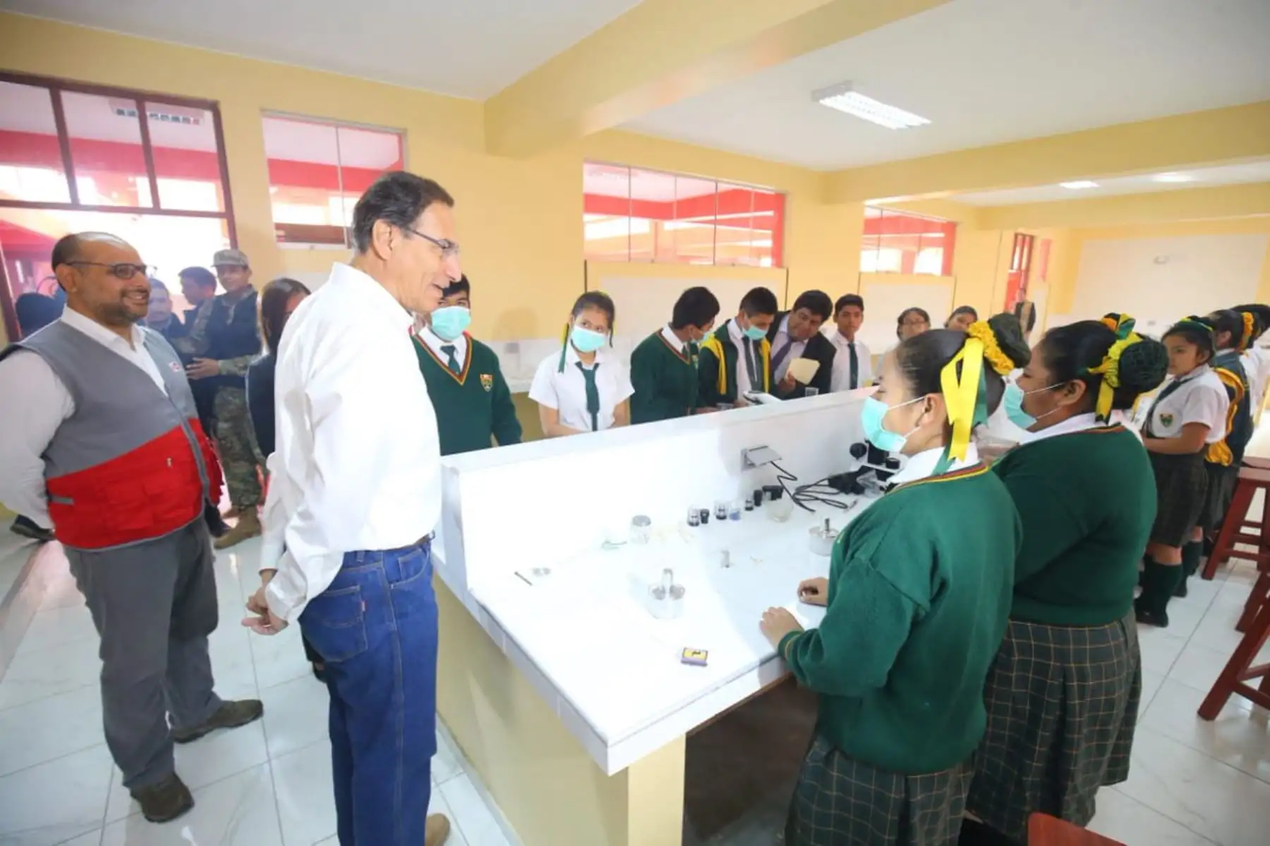 El Presidente de la República, Martín Vizcarra, y el ministro Daniel Alfaro inauguran  el moderno local de la IE San Antonio de Jicamarca, provincia de HuarochirÍ. Foto: ANDINA/Prensa Presidencia
