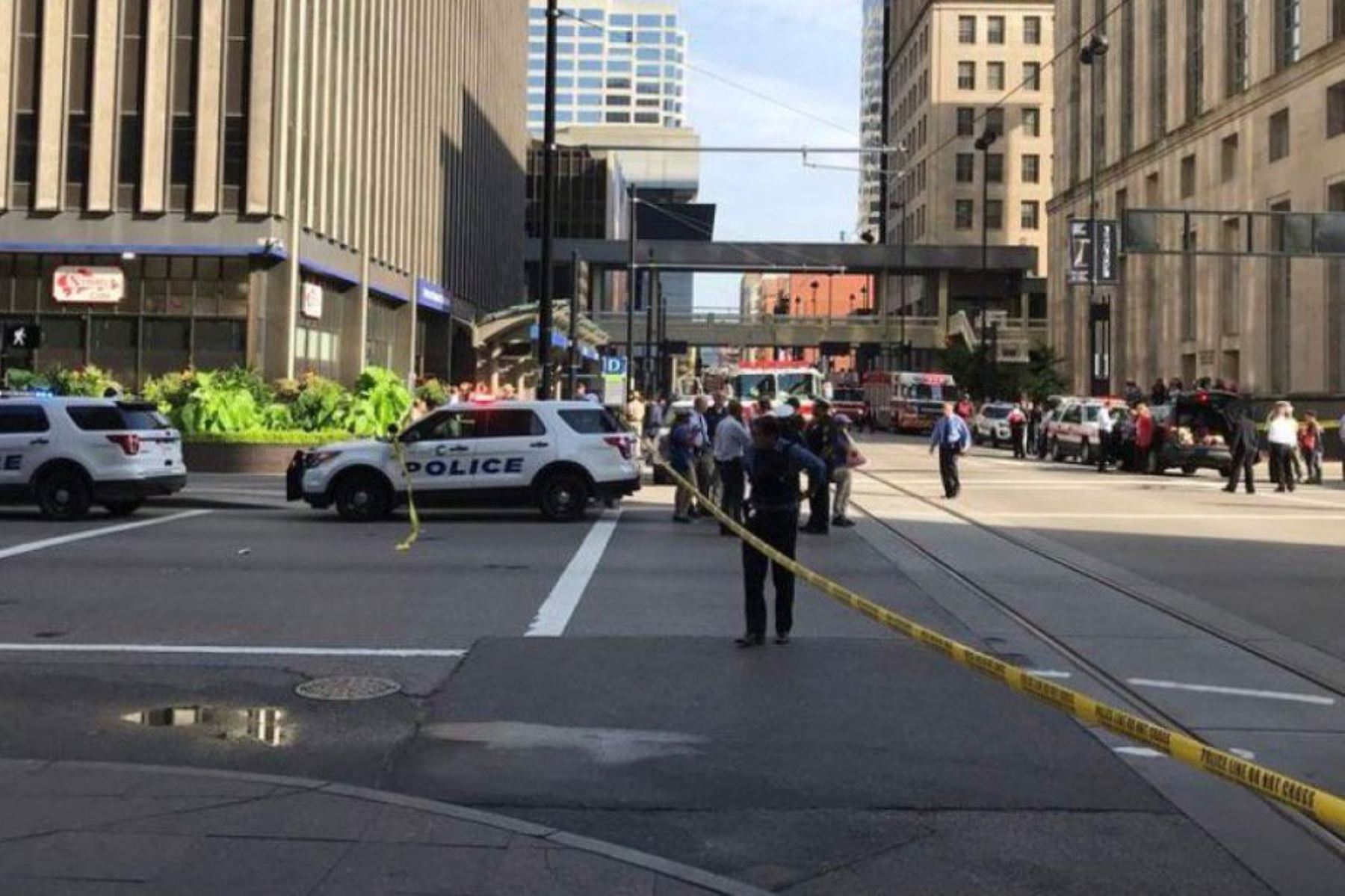 Tiroteo deja cuatro muertos, entre ellos el atacante, en banco de Cincinnati Foto: @elnuevodiariord/Twitter