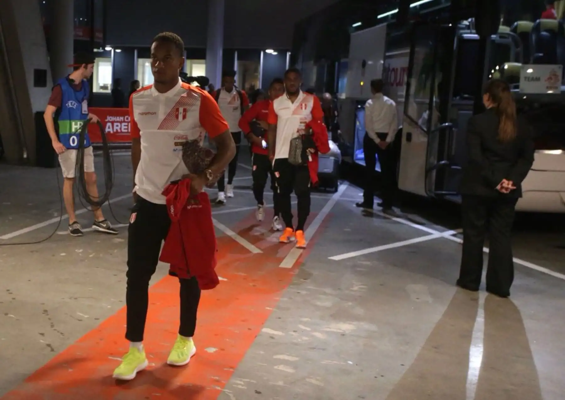 La selección peruana llega al estadio Johan Cruyff Arena, para disputar el encuentro de fútbol con su similar de Holanda. Foto: ANDINA/FPF