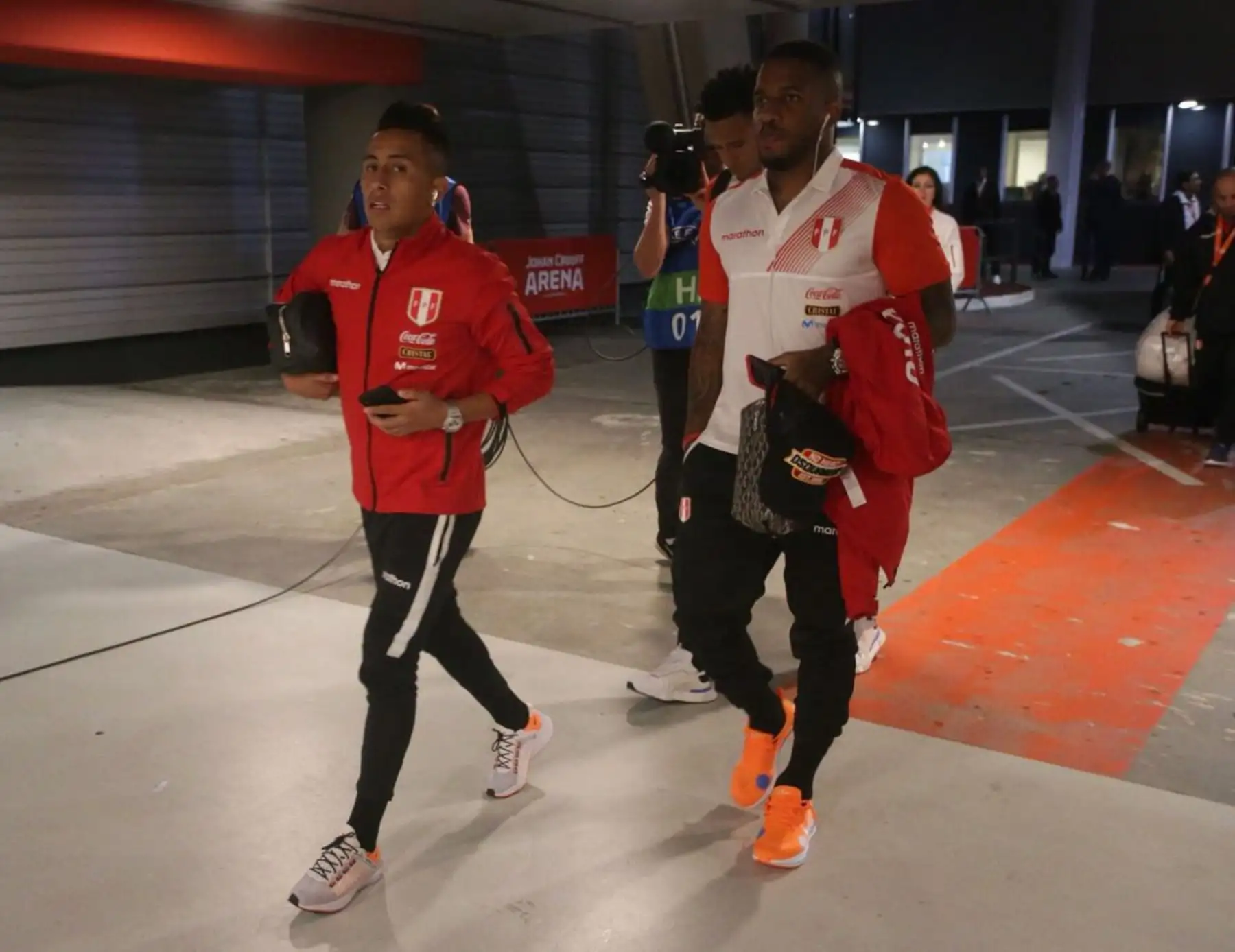 La selección peruana llega al estadio Johan Cruyff Arena, para disputar el encuentro de fútbol con su similar de Holanda. Foto: ANDINA/FPF