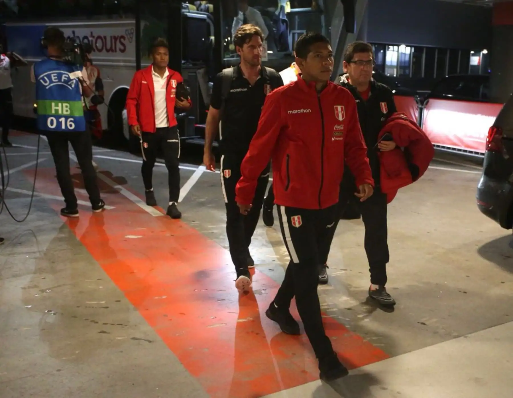 La selección peruana llega al estadio Johan Cruyff Arena, para disputar el encuentro de fútbol con su similar de Holanda. Foto: ANDINA/FPF
