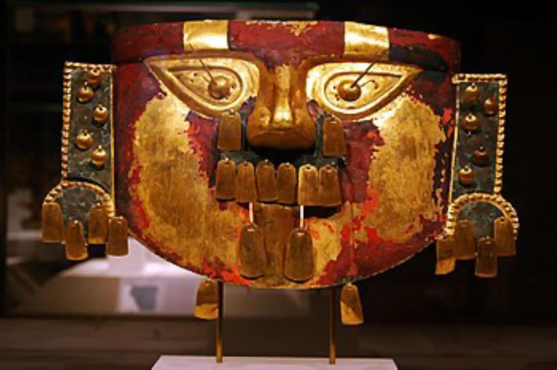 Convertido en uno de los principales recintos culturales y atractivos turísticos de la costa norte peruana, el Museo Nacional Sicán celebra 21 años albergando una de las mayores colecciones de piezas arqueológicas que revelan la majestuosidad de la civilización Lambayeque o Sicán. ANDINA/Difusión