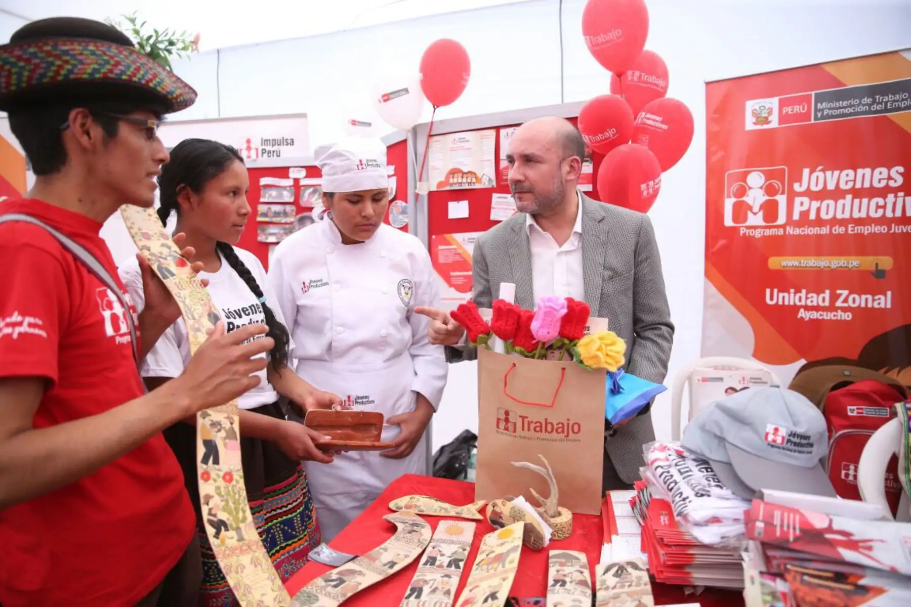 El ministro de Trabajo y Promoción del Empleo, Christian Sánchez, inauguró la Semana del Empleo en Ayacucho.
