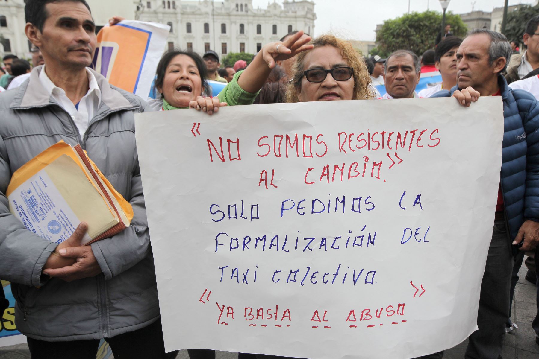 Protestas de transportistas y pobladores en contra del Corredor Morado. Foto:ANDINA/Héctor Vinces.