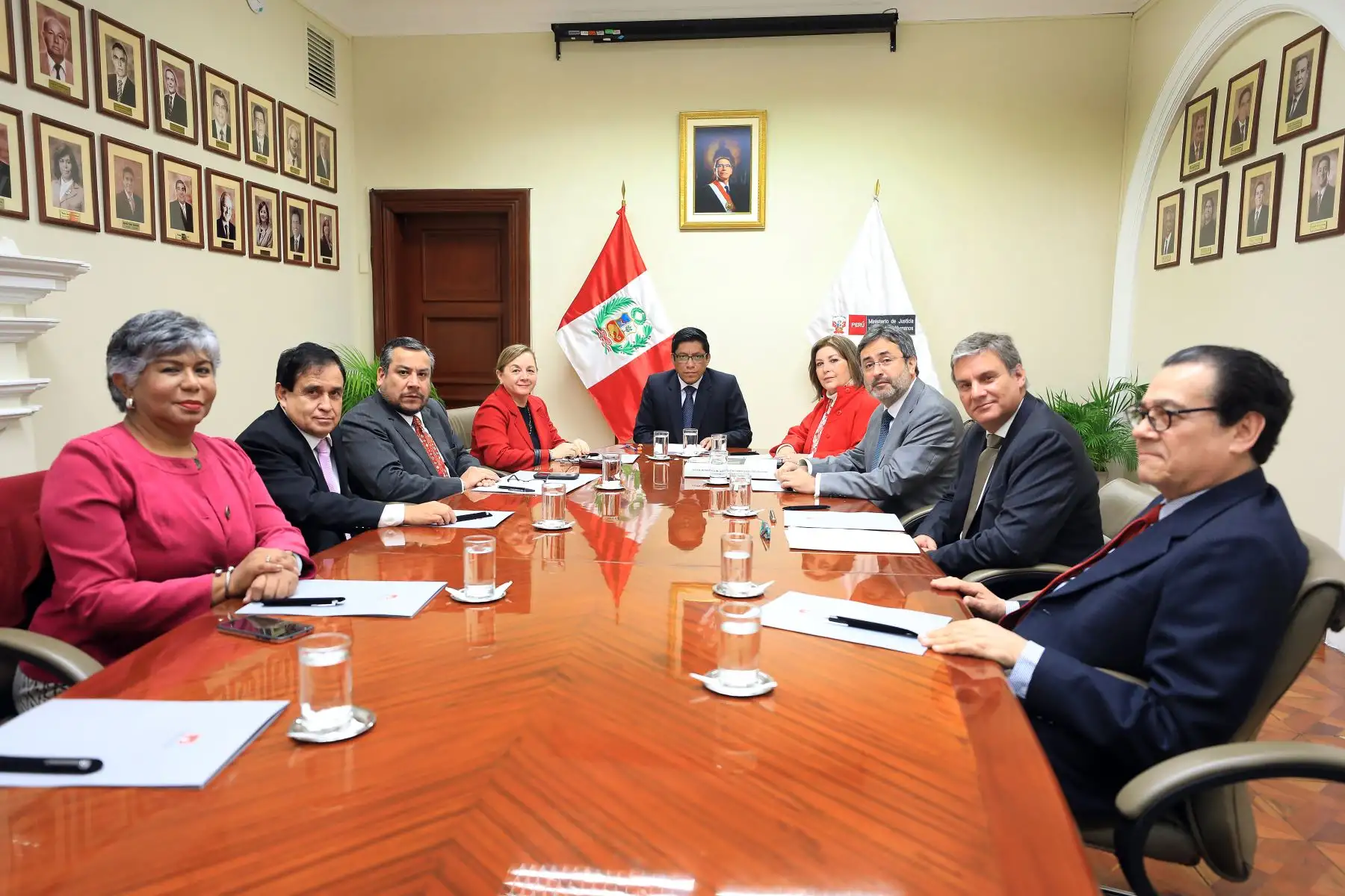 Ministro de Justicia y Derechos Humanos, Vicente Zeballos Salinas, se reunió con ex ministros de su sector.Foto:ANDINA/ Minjus