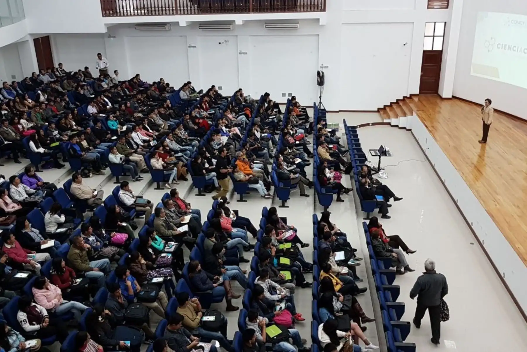 Especialistas del Concytec informarán sobre convocatorias para proyectos de investigación aplicada y programas de doctorado.