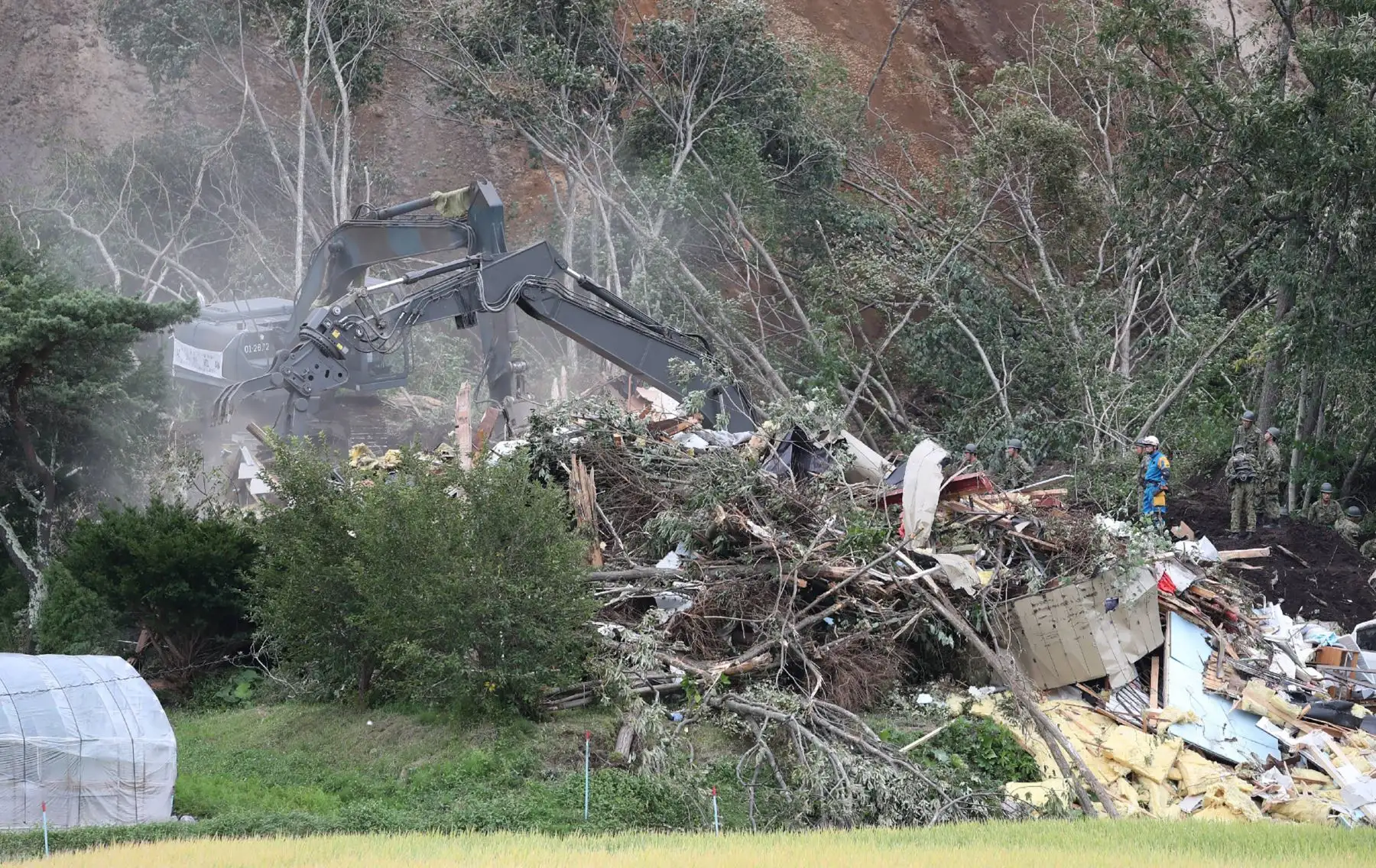 El trabajo de rescate continúa en la escena de un deslizamiento de tierra en la ciudad de Atsuma, prefectura de Hokkaido, el 7 de septiembre de 2018, luego de un terremoto que sacudió la isla japonesa de Hokkaido el 6 de septiembre.
Un poderoso terremoto de 6,6 grados sacudió la isla norteña japonesa de Hokkaido el 6 de septiembre, desencadenando derrumbes y derrumbes de edificios mientras el número de muertos ascendía a 16. / AFP