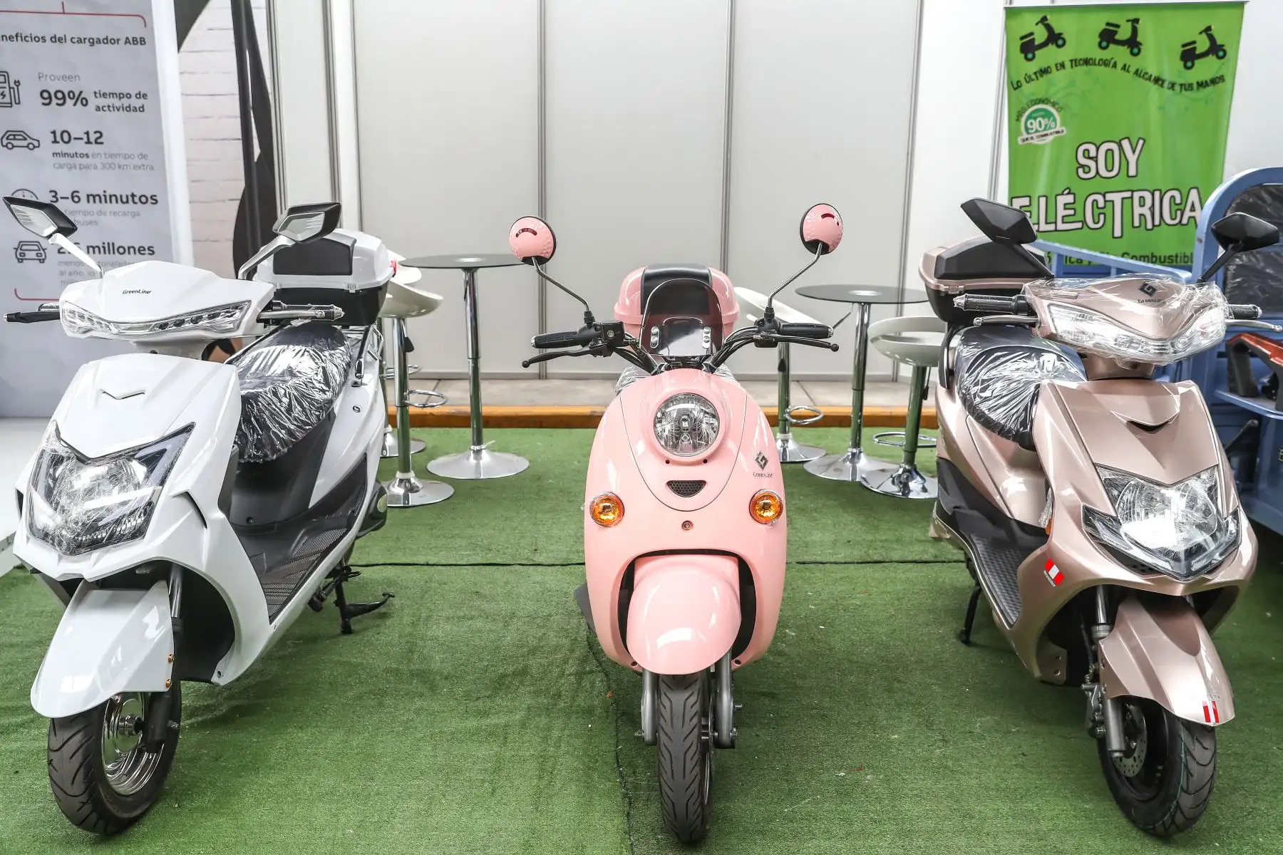 Las motos eléctricas tienen un carga más domestica ya que se puede cargar enchufando a un toma corriente común de 220 megawatts.Foto:ANDINA/Minem