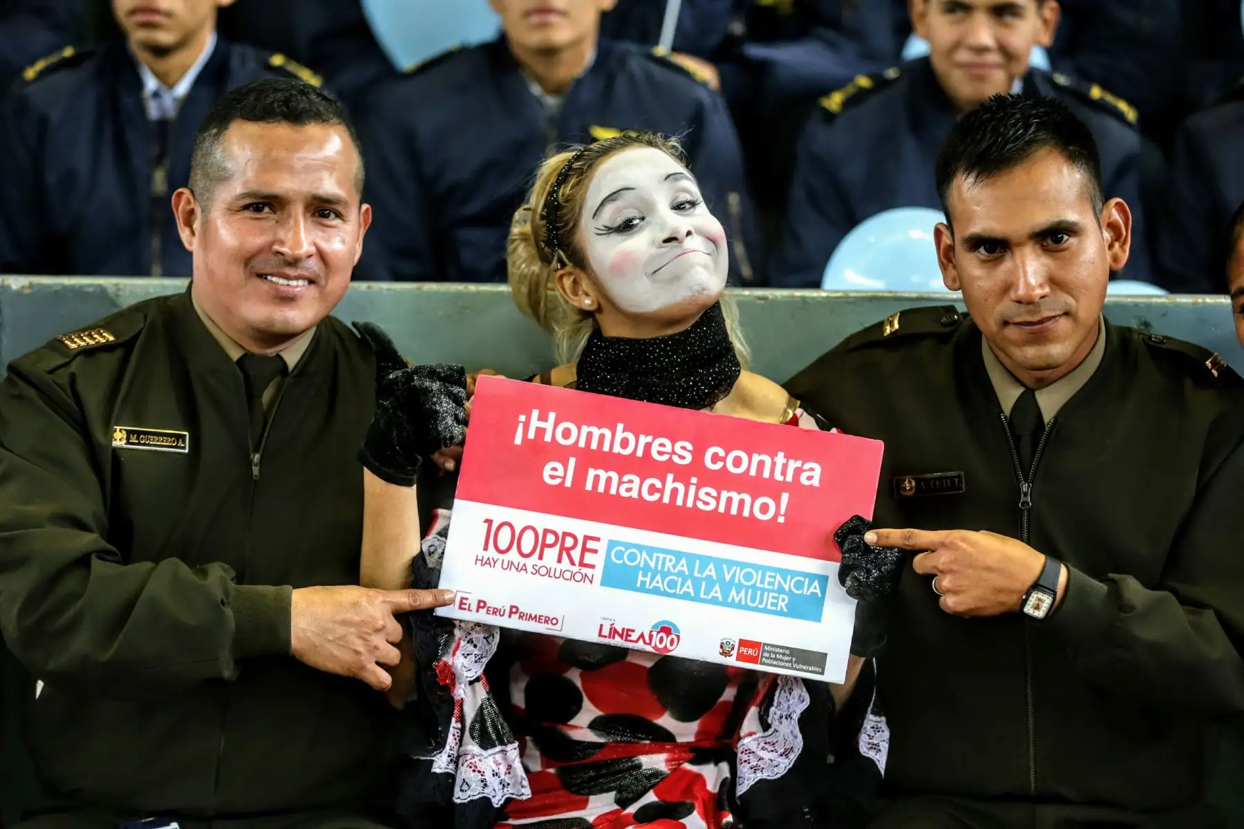 Ministros de Defensa, José Huerta y de la Mujer, Ana María Mendieta, encabezan jornada de sensibilización contra la violencia hacia la mujer. Foto: ANDINA/Luis Iparraguirre