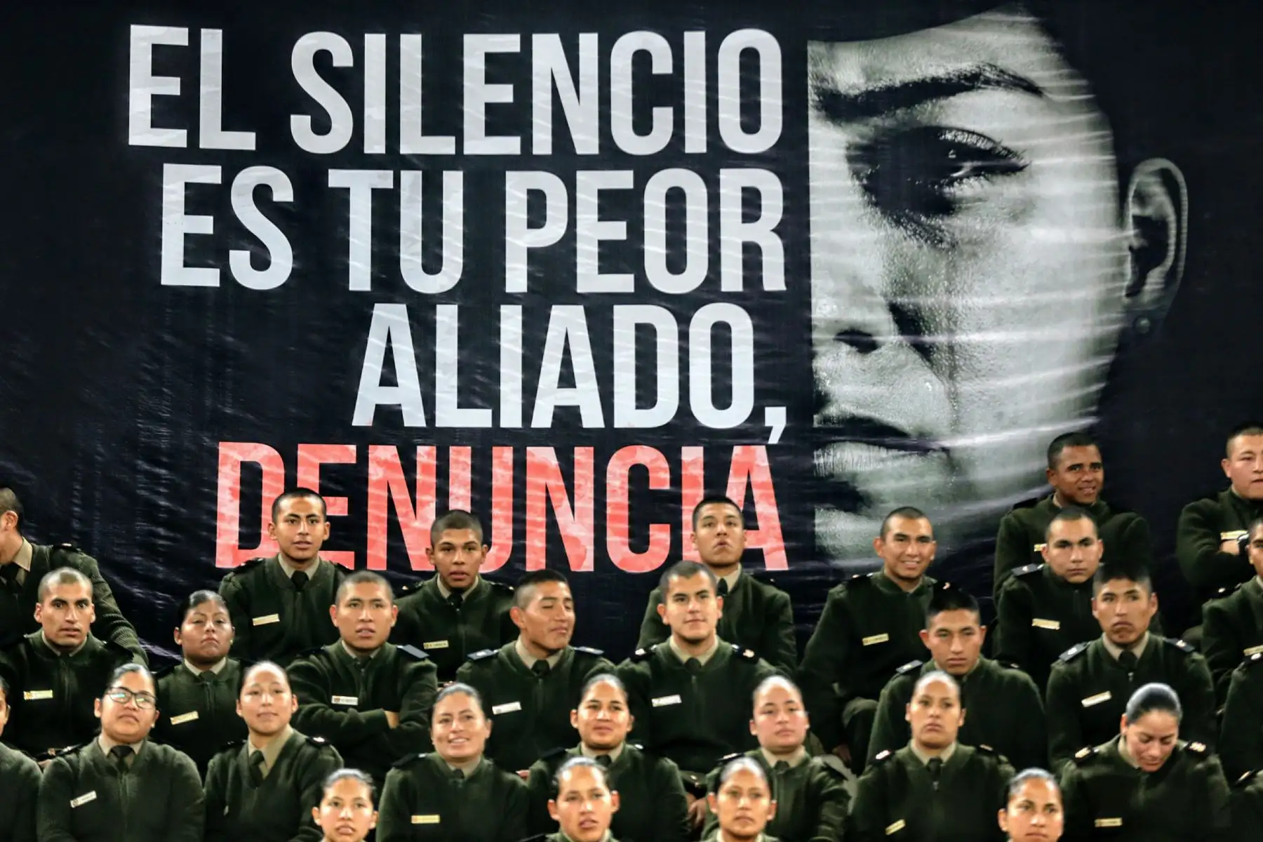 Ministros de Defensa, José Huerta y de la Mujer, Ana María Mendieta, encabezan jornada de sensibilización contra la violencia hacia la mujer. Foto: ANDINA/Luis Iparraguirre
