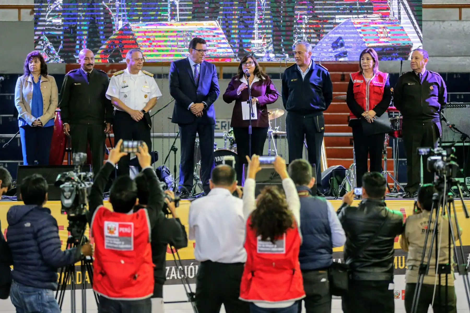 Ministros de Defensa, José Huerta y de la Mujer, Ana María Mendieta, encabezan jornada de sensibilización contra la violencia hacia la mujer. Foto: ANDINA/Luis Iparraguirre