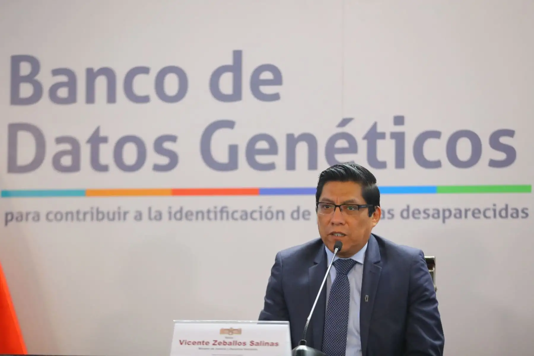 El presidente de la República, Martín Vizcarra, promulgó hoy el decreto legislativo que crea el Banco de Datos Genéticos, herramienta que permitirá la identificación de las personas desaparecidas en el periodo de violencia política registrada en el país entre 1980 y el año 2000. Foto: ANDINA/Prensa Presidencia