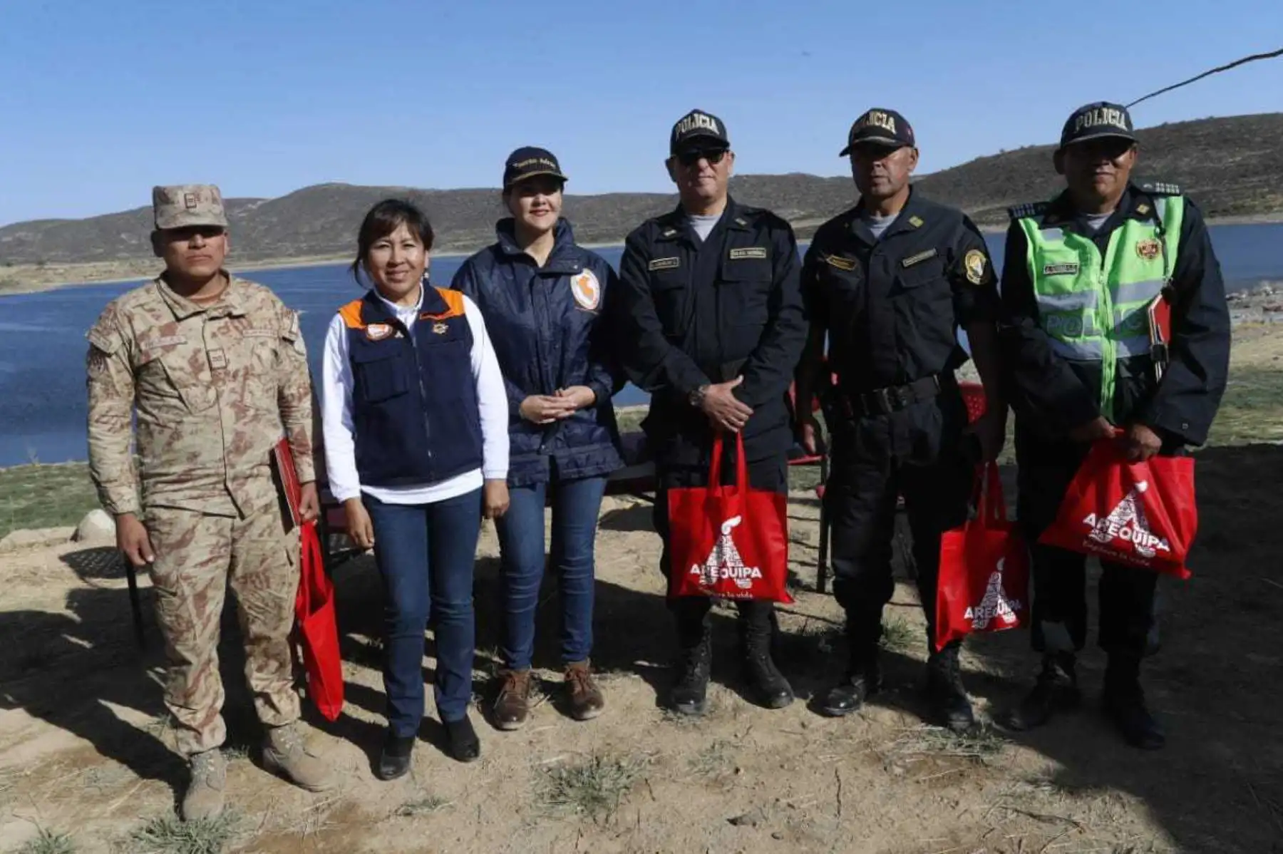 Especialistas del Sernanp Cusco culminaron hoy las acciones de control y extinción del fuego en la zona donde se registró el incendio forestal en el distrito de Polobaya, en la región Arequipa, donde más de 1,000 hectáreas de pastos naturales fueron destruidos por el fuego.