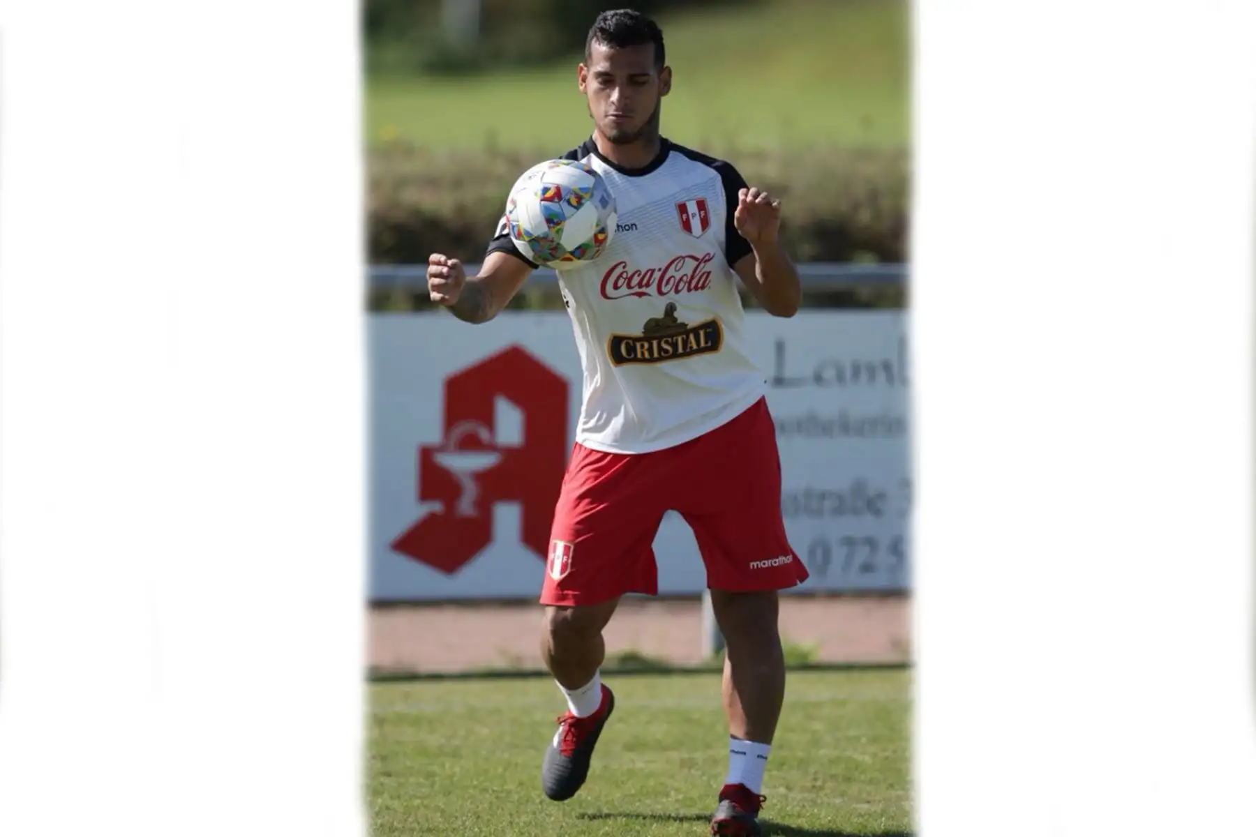 Miguel Trauco, durante el entrenamiento de la bicolor en el estadio Mingolsheim .Foto: ANDINA/FPF
