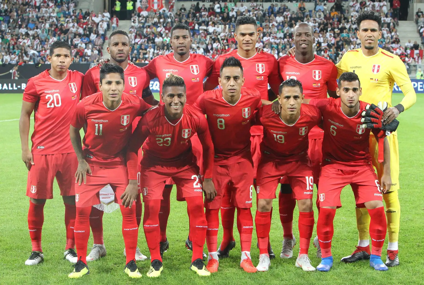 El equipo nacional de Perú posa para una foto grupal antes del partido de fútbol amistoso internacional Alemania contra Perú. Foto.AFP