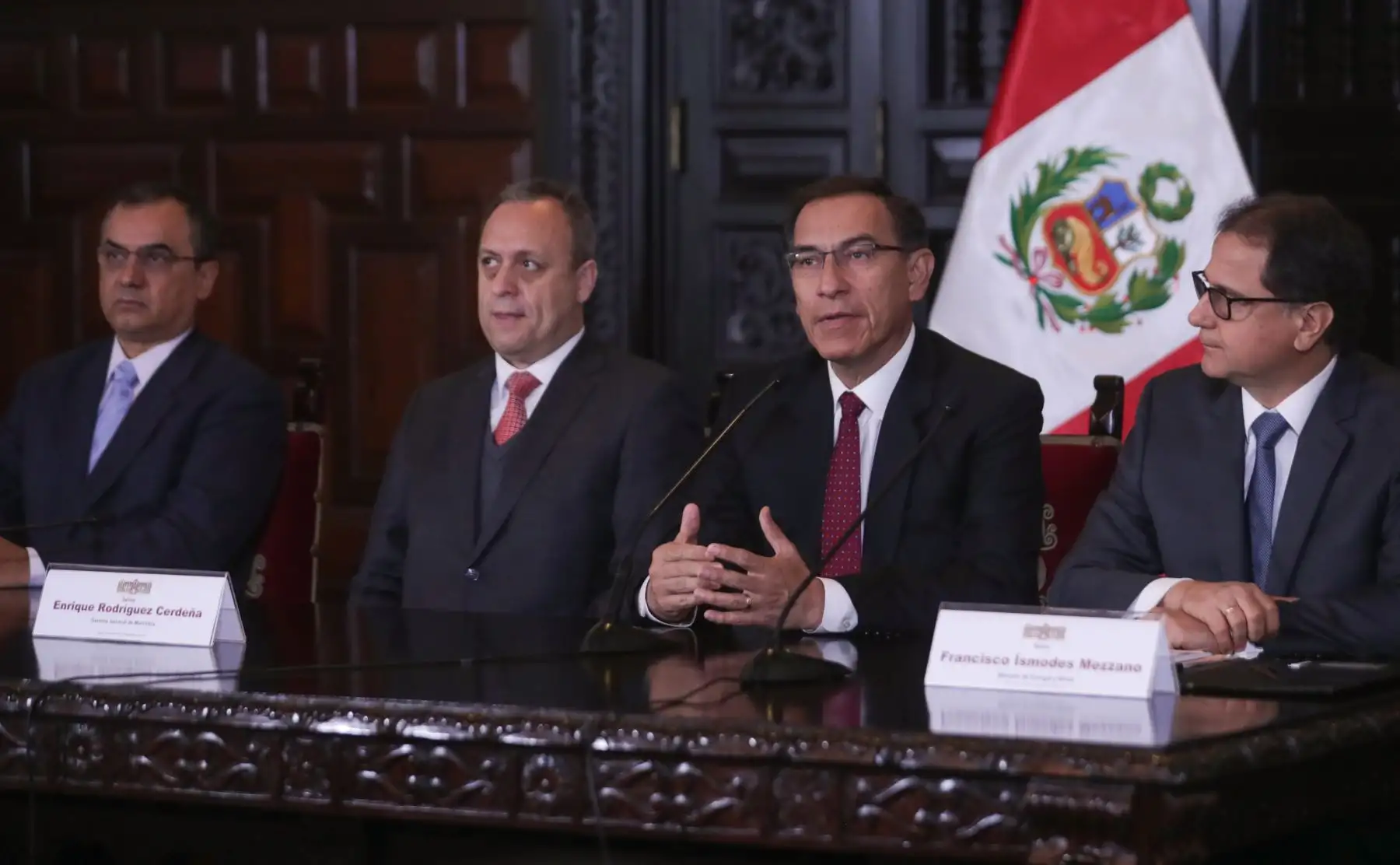 El Presidente de la República, Martín Vizcarra, anunció el inicio de ejecución del proyecto minero Mina Justa en la región Ica. 
Este proyecto, ubicado en el distrito San Juan de Marcona, en la provincia de Nasca, demandará una inversión aproximada de 1,600 millones de dólares, y durante su etapa de construcción generará entre 3,000 y 4,500 empleos. Foto: ANDINA/Carlos Lezama/Presidencia.