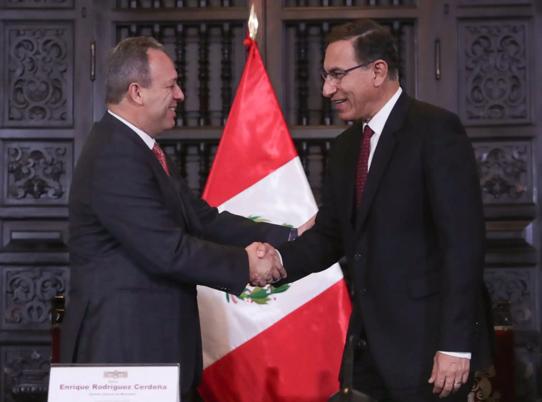 El Presidente de la República, Martín Vizcarra, anunció el inicio de ejecución del proyecto minero Mina Justa en la región Ica. 
Este proyecto, ubicado en el distrito San Juan de Marcona, en la provincia de Nasca, demandará una inversión aproximada de 1,600 millones de dólares, y durante su etapa de construcción generará entre 3,000 y 4,500 empleos. Foto: ANDINA/Carlos Lezama/Presidencia.